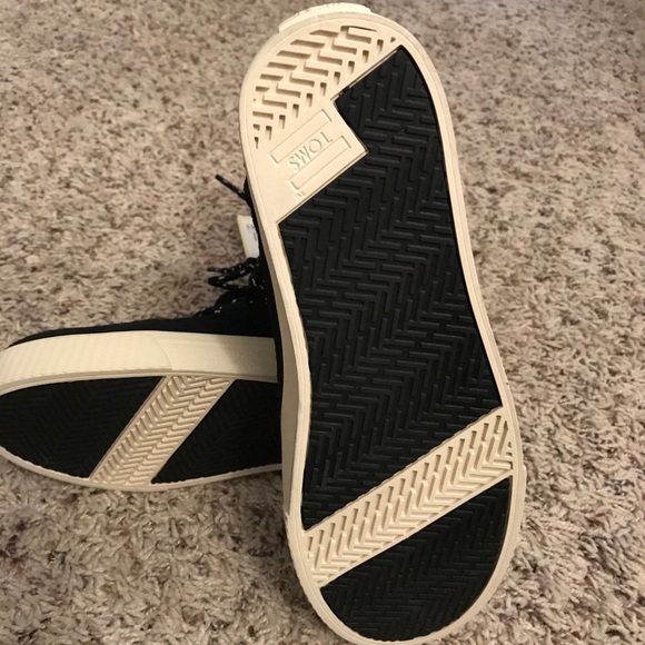 TOMS Alpine Boots - Picture 3 of 6